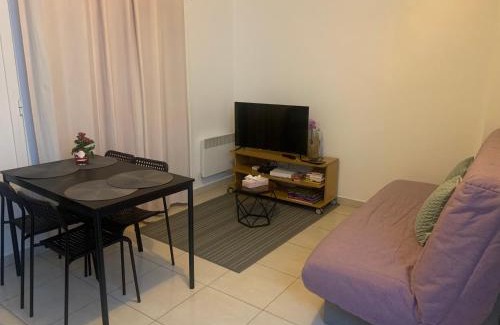 Plateau - Mont-Valerien Apartment | La Maison des roses