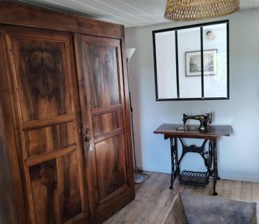 Manhac House | La Maison des Rosiers