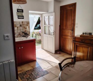 Manhac House | La Maison des Rosiers