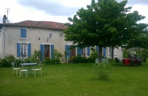 Saint-Aulais-la-Chapelle Bed & Breakfast | la Maison des Vendangeurs au Milieu des Vignes