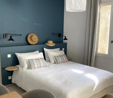 Martignargues Bed & Breakfast | La Maison des Vendangeurs - TABLE D'HÔTES le soir du jeudi au dimanche- Jacuzzi - Balnéo SPA - ACCES PISCINE pour toutes les chambres sauf STUDIO COQUET- Piscine de mai à mi-octobre