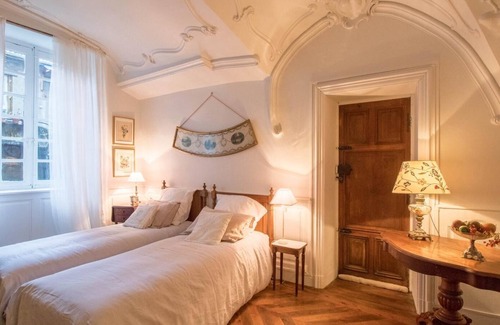 Ardes House | La Maison du Centaure