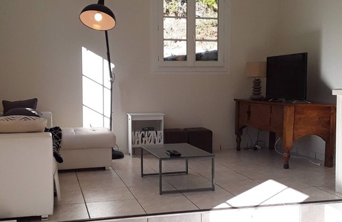 Lacapelle-Viescamp House | LA MAISON DU PECHEUR 30 m from LAKE CANTAL AUVERGNE SAINT ETIENNE CANTALES
