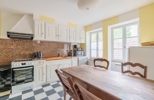 Ravieres House | La Maison et son jardin sur le Canal de Bourgogne