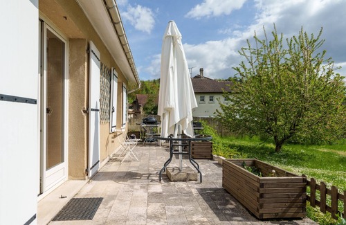 Ravieres House | La Maison et son jardin sur le Canal de Bourgogne