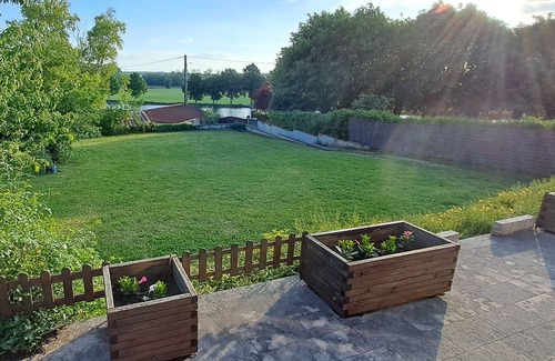 Ravieres House | La Maison et son jardin sur le Canal de Bourgogne