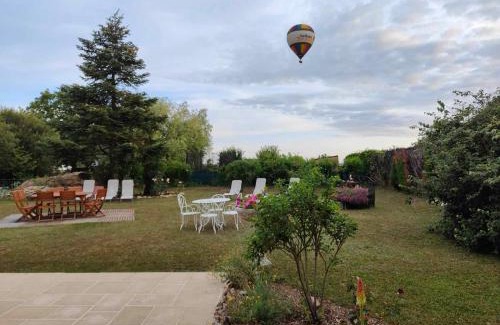 Montreuil-en-Touraine House | La Maison Genevier - Chambre La Family