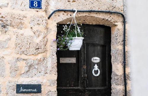 Nant House | La Maison Huguétoune