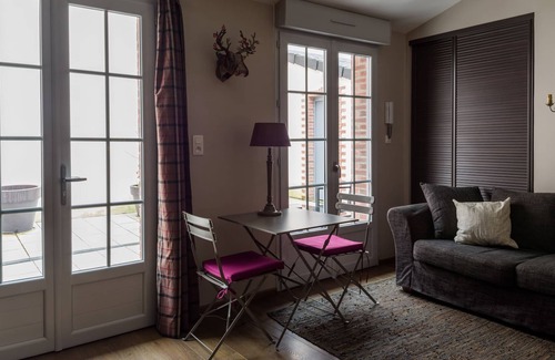 Champ-Capelet House | La Maison Hz Pretty house with south facing terrace