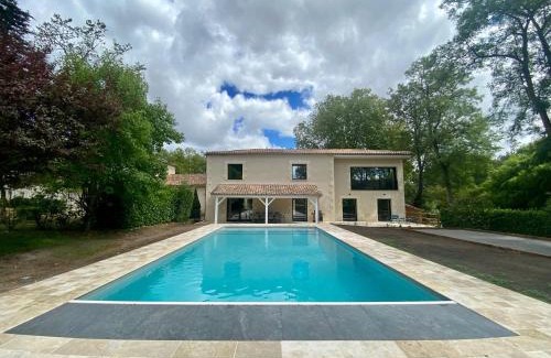 Verac House | La Maison L'Eperon, stylish 5 star villa surrounded by vineyard near Saint Emilion