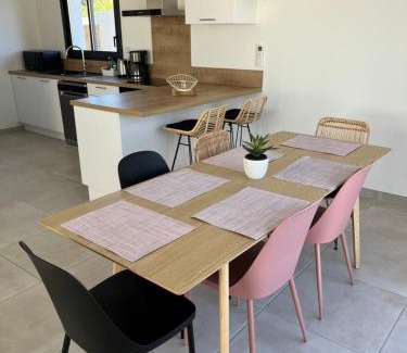 La Palme House | La Maison Louis - moderne & familiale