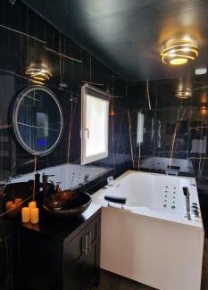 Le Landreau Apartment | La Maison Parfum d'Amour