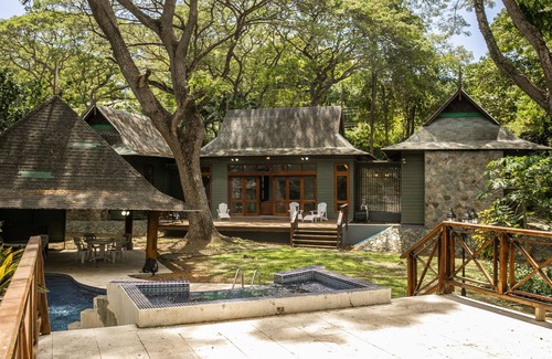 Roselle Villa | La Maison Verte - a 'country' feel, centrally set!