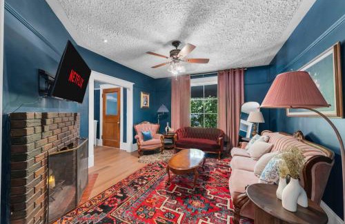 Moncton House | La Maison Victoria - Beautiful 4BR House Downtown Moncton