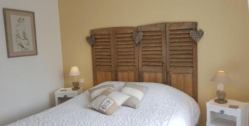 Montargis Apartment | La maison Virginie appartements climatisés de 1 à 5 pers cosy central parking gratuit linge fibre proximité port lac canal piscine