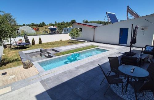 Criciova House | La Maisonette
