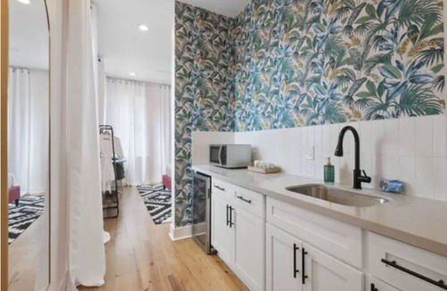 Saint Claude Apartment | La Maisonette Tropicale New Suite in Bywater - 7 min to Frenchmen, 10 to Bourbon