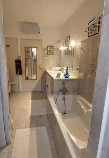 Crillon-le-Brave Bed & Breakfast | La maisonnette