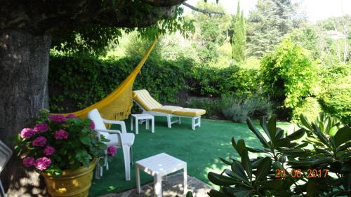 Crillon-le-Brave Bed & Breakfast | La maisonnette