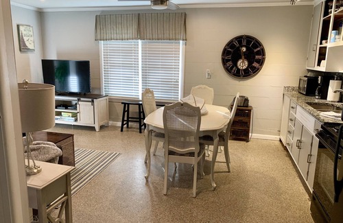 Kiska Beach Cottage | La Maria - Sunnyside Breeze Cottage/Walking Distance to Laguna Beach