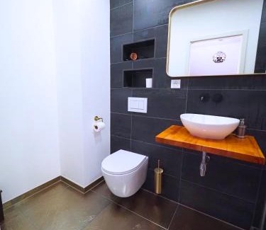 Blotzheim Apartment | La Marilyn by Leslodgespa - Confort haut de gamme, salle de bain privée, jardin et cuisine commune, à 5 minutes de l'aéroport