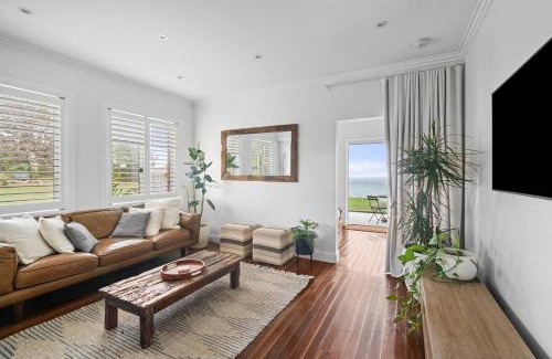 Vaucluse Apartment | La Marne Vista - Cliffside Haven with Whale Spotting