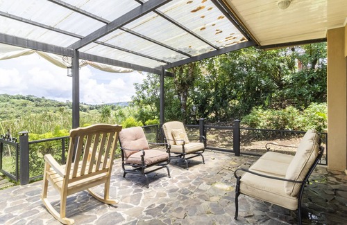 Angeles Sur Cottage | La Martina Countryside Cottage in San Ramón midway between SJ and La Fortuna