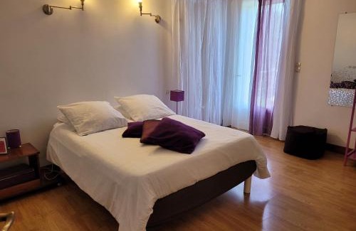 Saint-Bonnet-sur-Gironde Bed & Breakfast | La Marviniere