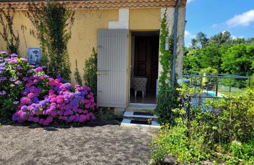 Saint-Bonnet-sur-Gironde Bed & Breakfast | La Marviniere