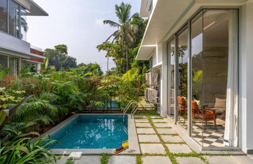 Siolim Villa | La Masillia, 2 BHK with Private Pool, 15 mins from Morjim Beach, Wifi, Peaceful location, Kitchen, Security, Patio