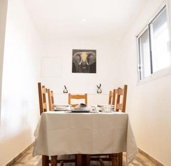 Le Creusot Apartment | La Menorah