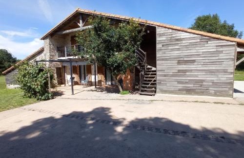 Le Poire-sur-Vie Bed & Breakfast | La Millière - Chambres d'hôtes - Piscine & campagne - Marie-Anne & Marie-Adélaïde