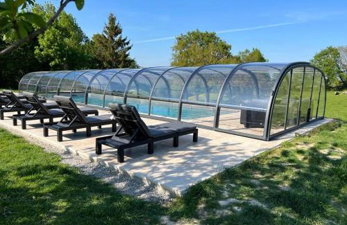 Le Poire-sur-Vie Bed & Breakfast | La Millière - Chambres d'hôtes - Piscine & campagne - Marie-Anne & Marie-Adélaïde
