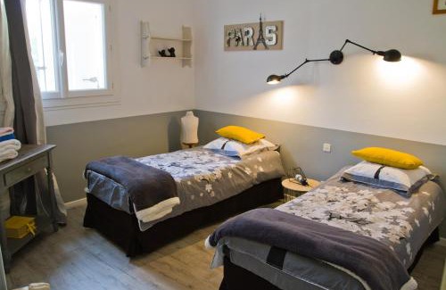 Mirabeau Bed & Breakfast | La Mirabelle - suite familiale de charme en Provence