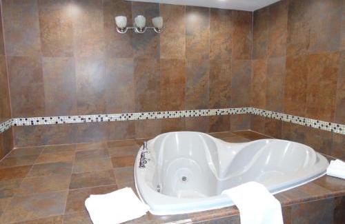 Monmouth Junction Hotel | La Mirage