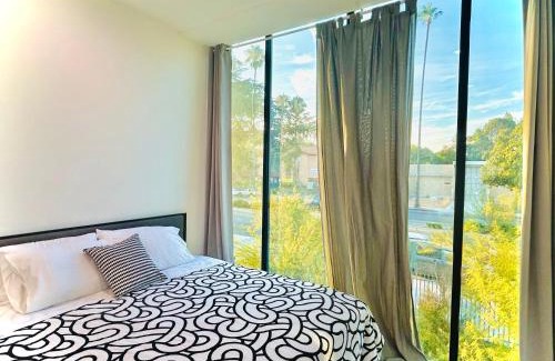 Van Nuys Apartment | LA Modern Street View Glass Window 2BR