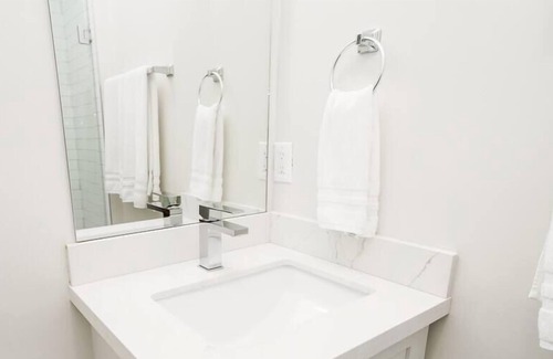 El Segundo Apartment | LA Modern Studio with Pool, BBQ Deck & Beaches