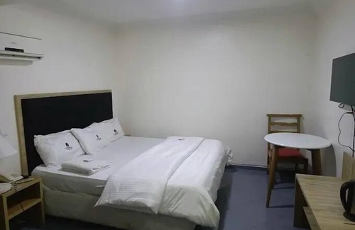 Jos Hotel | La Monde Hotel and Suites