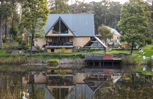 Dean House | La Moneta Retreat – A Sanctuary for Healing & Hope -Tranquil Hillside Haven