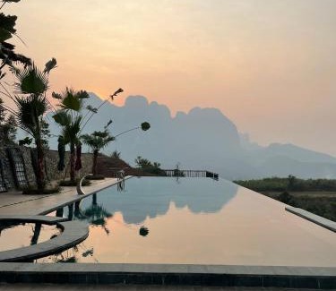 Luong Son House | La Montana De Luong Son