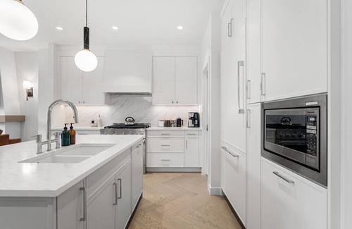 Kensington House | La More | Hot Tub | Kensington | Luxury | Office