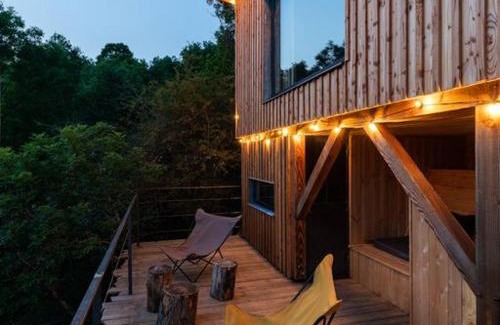 Chamelet Bed & Breakfast | La Muzetiere Cabane du crêt