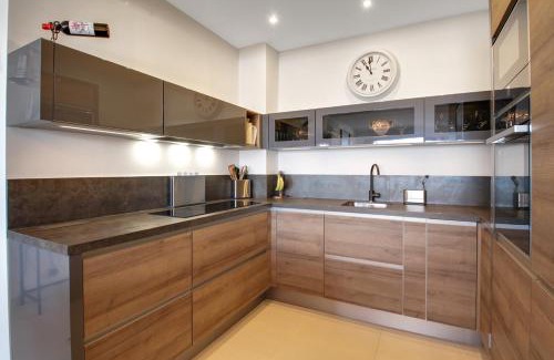 Torremolinos City Centre Apartment | La Nogalera Deluxe Apartment Torremolinos