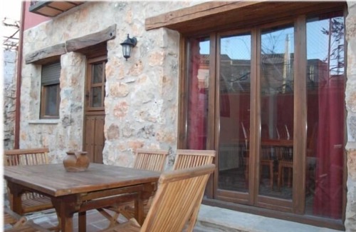 Romancos Cottage | La Noguera de Socasa for 14 people