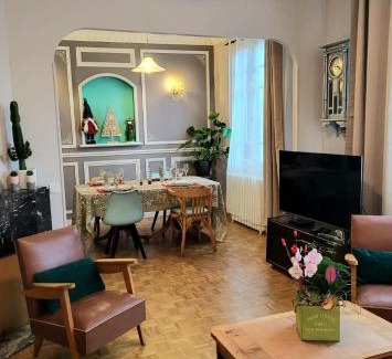 Foix Apartment | La Note Verte - Parking gratuit devant l'entrée