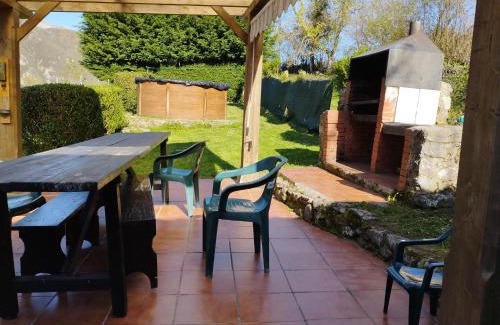 Ardisana House | LA NOZAL piscina, barbacoa, jardín