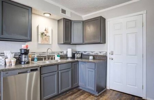 Lubbock House | La Palma Lodge:Near Texas Tech and Top Restaurants