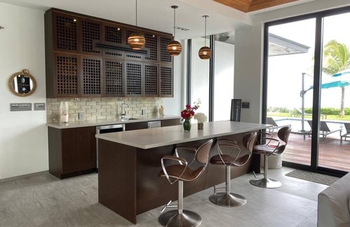 Dunmore Town House | La Palmeraie Asian House: Oceanfront, Private Beach, Maid, Pool, Gym, Theater