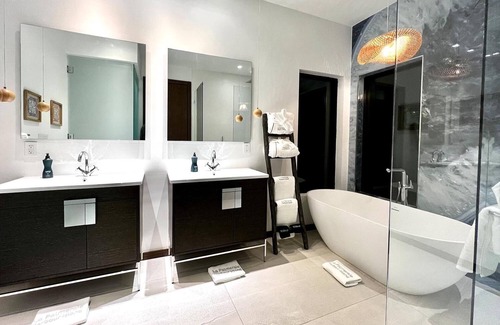 Dunmore Town Villa | La Palmeraie Villa 3, 300 ft. from beach, daily beach set up, daily cleaning