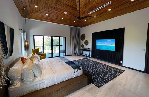 Dunmore Town Villa | La Palmeraie Villa 3, 300 ft. from beach, daily beach set up, daily cleaning